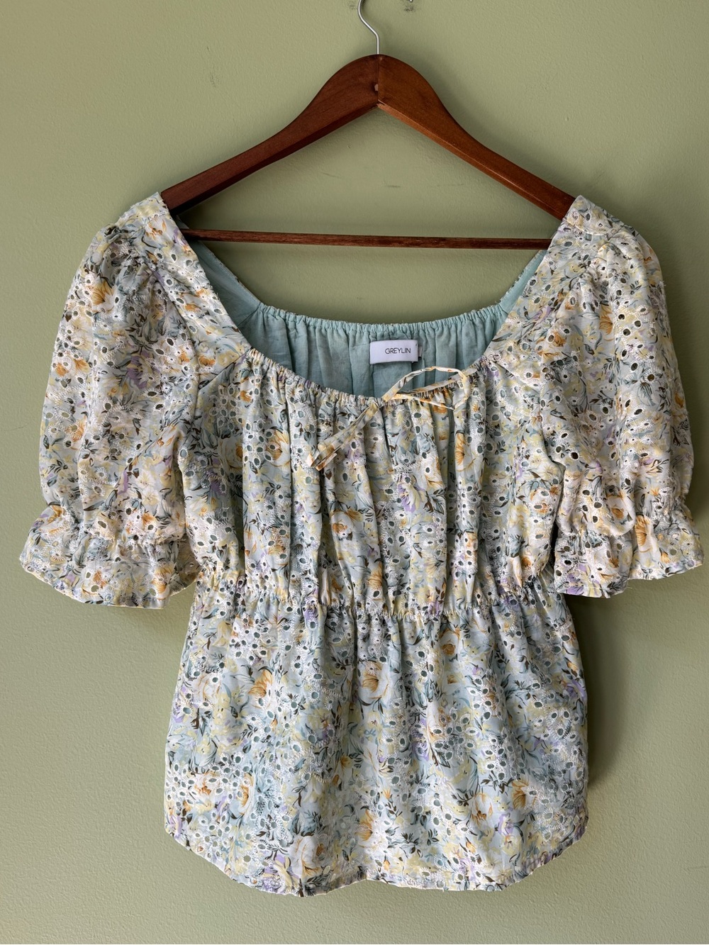 Greylin NWOT Mint Floral Eyelet Peasant Puff Sleeve Boho Smocked Waist Blouse